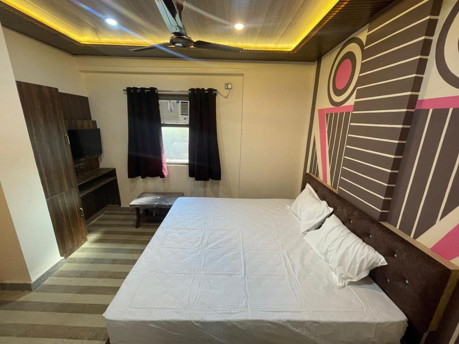 Himalaya Inn Guest House فاراناسي المظهر الخارجي الصورة
